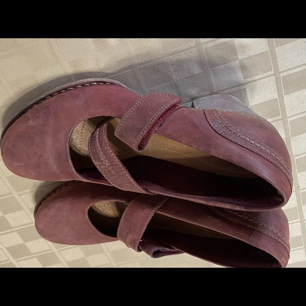 Clarks artisan maroon